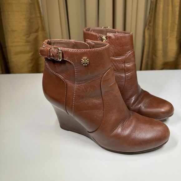 Tory Burch Milan Brown Leather Wedge Ankle Boots Size 6.5M Side Zip Logo Buckle - Picture 3 of 13
